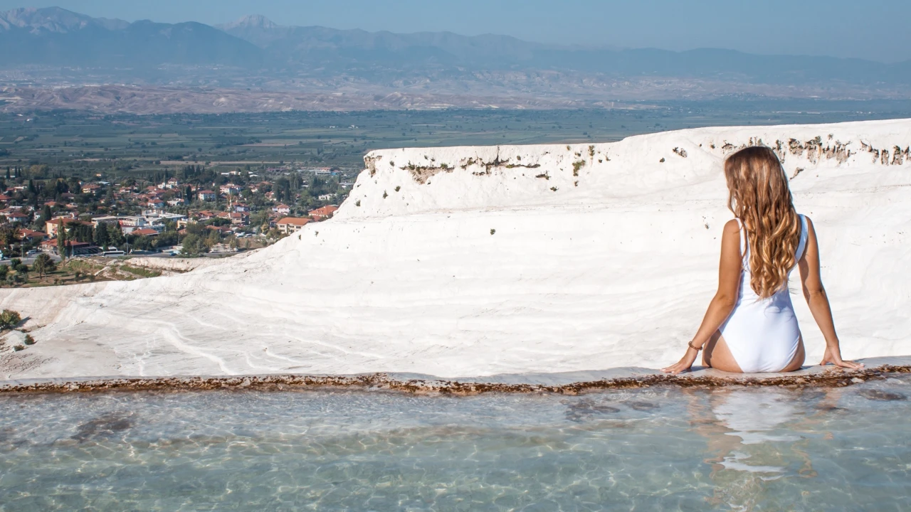 From Izmir: Pamukkale Day Trip (Lunch and Transfer Included)