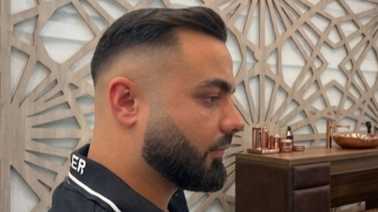 Land of Legends: Men's Hairdresser Hair and Beard Cut