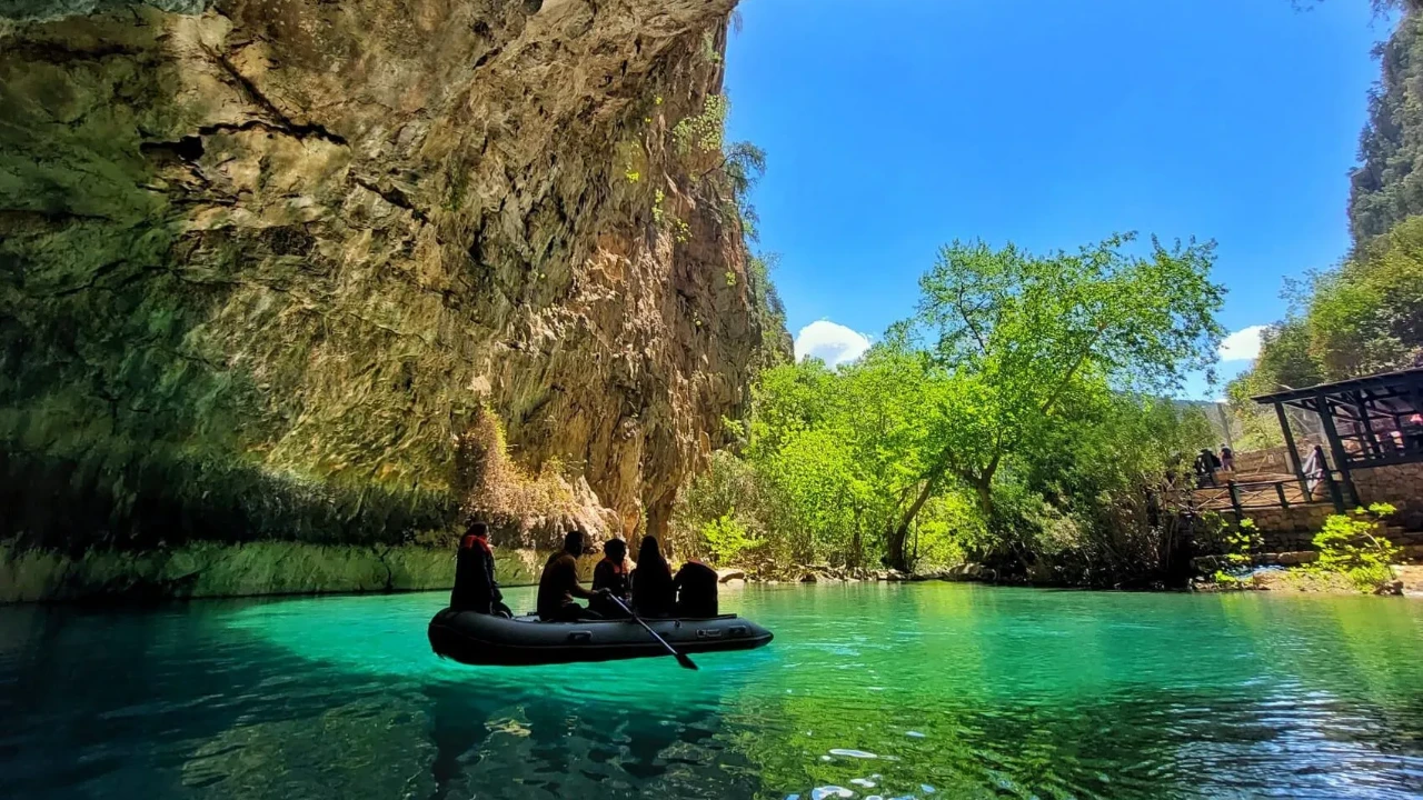 Ab Manavgat: Altınbeşik-Höhle und Ormana Dorf Tour