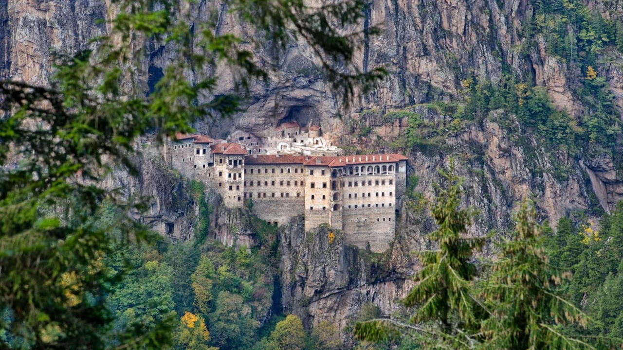 Trabzon: Sumela Monastery and Hamsikoy Tour