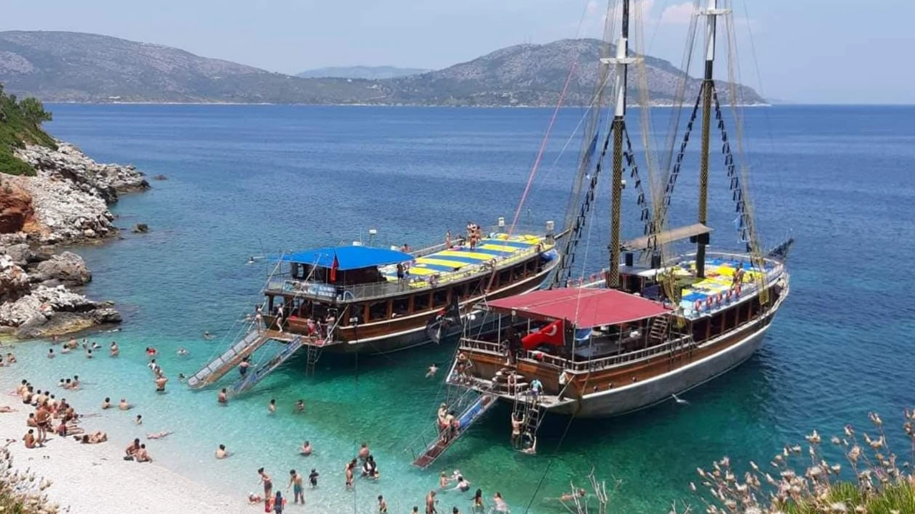Tagesausflug mit dem Boot auf der Ägäis mit Grillmittagessen in Kuşadası