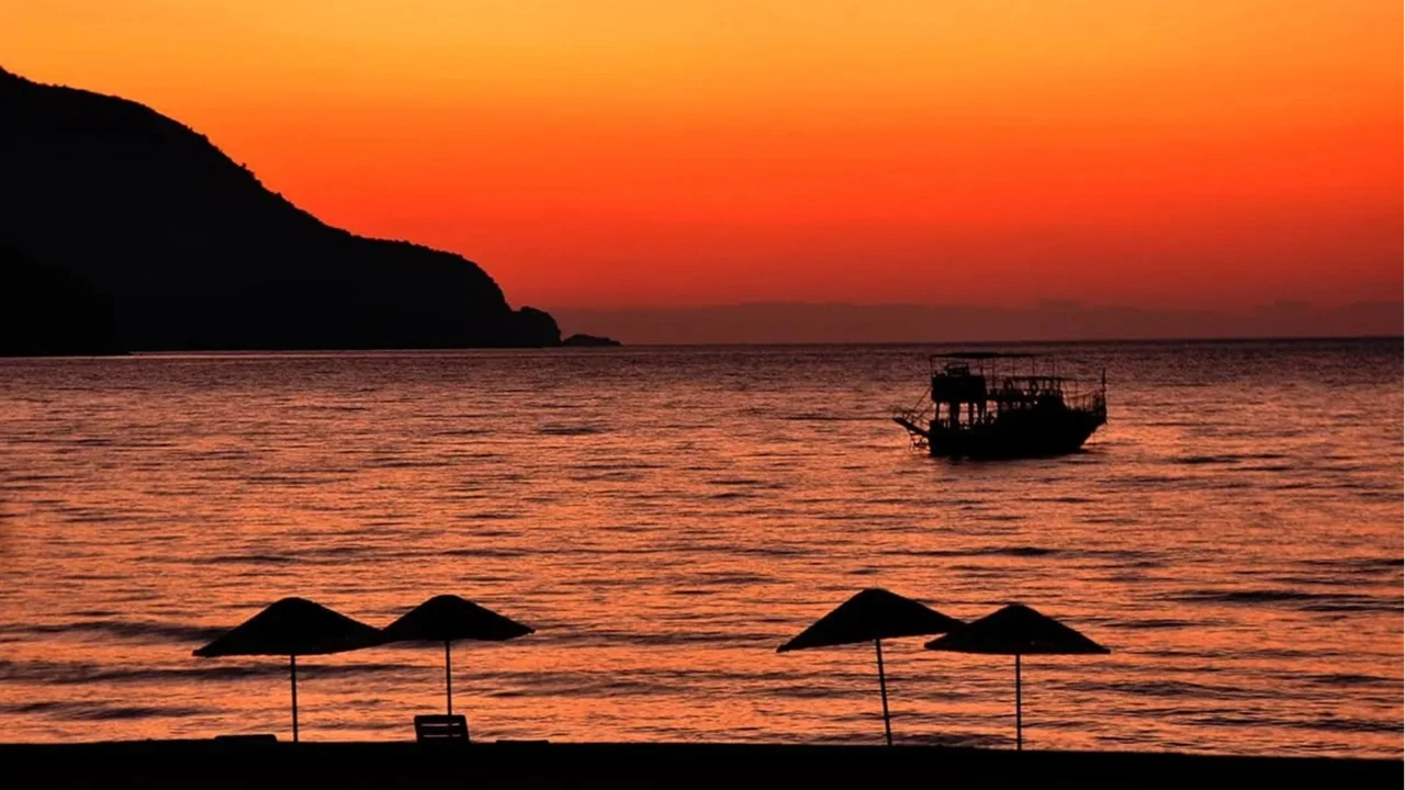 Antalya: Sunset Suluada Boat Trip (Transfer and Dinner Included)