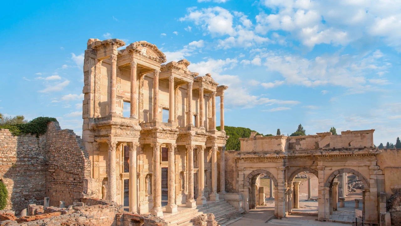 From İzmir: Ephesus Ancient City & House of Virgin Mary Tour