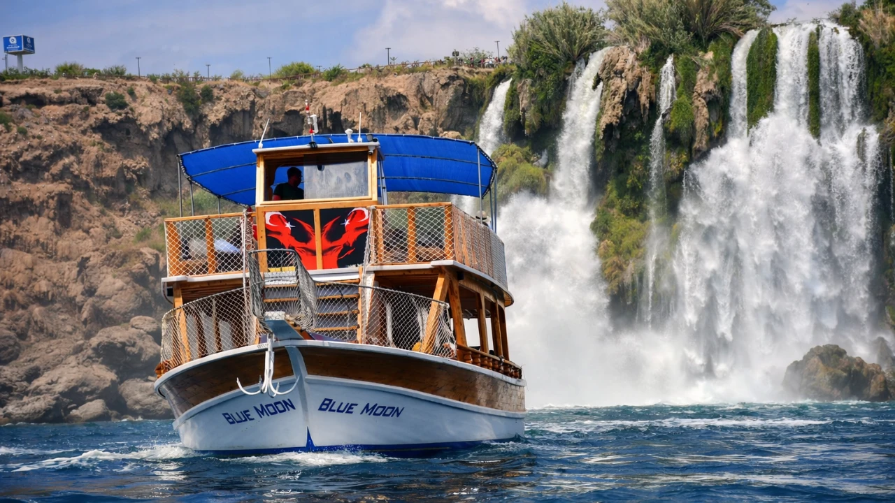 Antalya: Sonnenuntergang-Bootsfahrt und Düden-Wasserfall