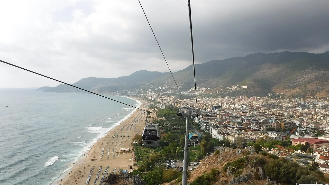 Alanya City Tour: Castle, Cable Car, Damlataş Cave, and Cleopatra Beach
