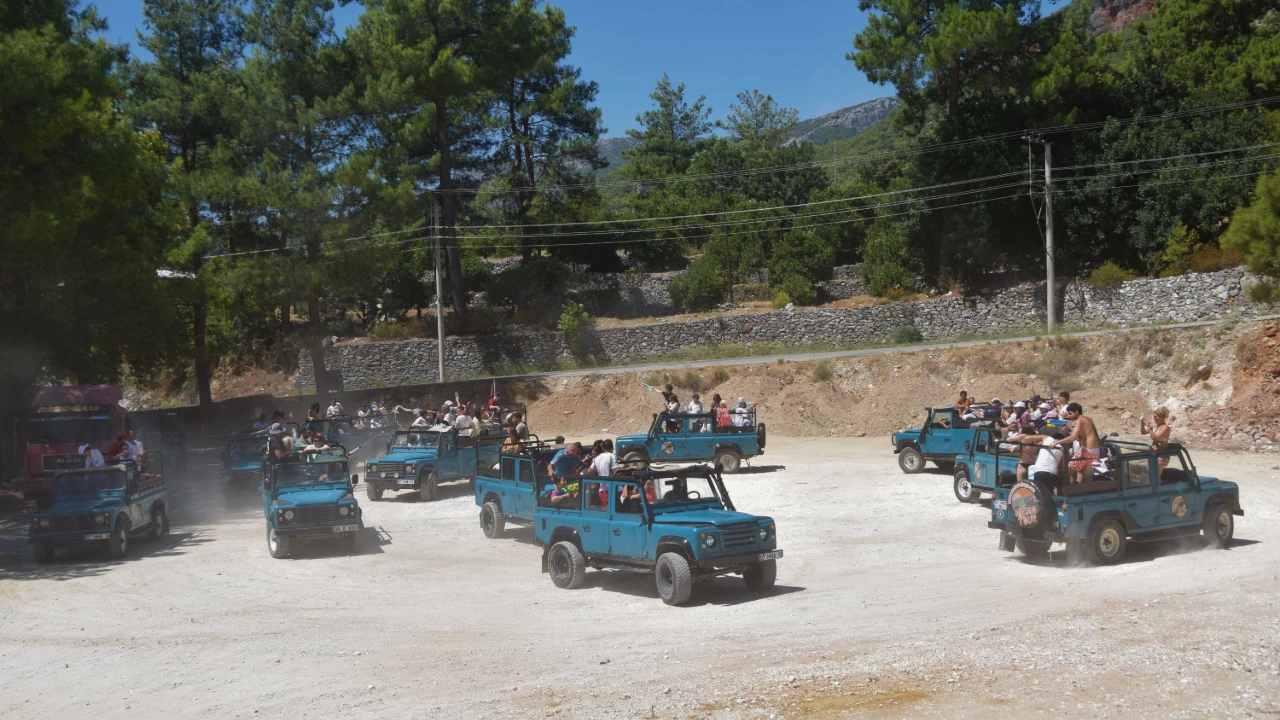 Alanya: Jeep & Barca Tour
