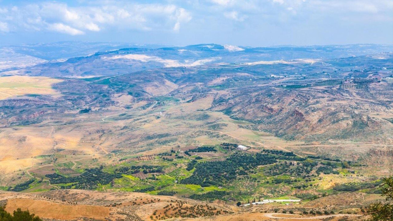 جولة مادبا وجبل نيبو ونهر الأردن من عمان