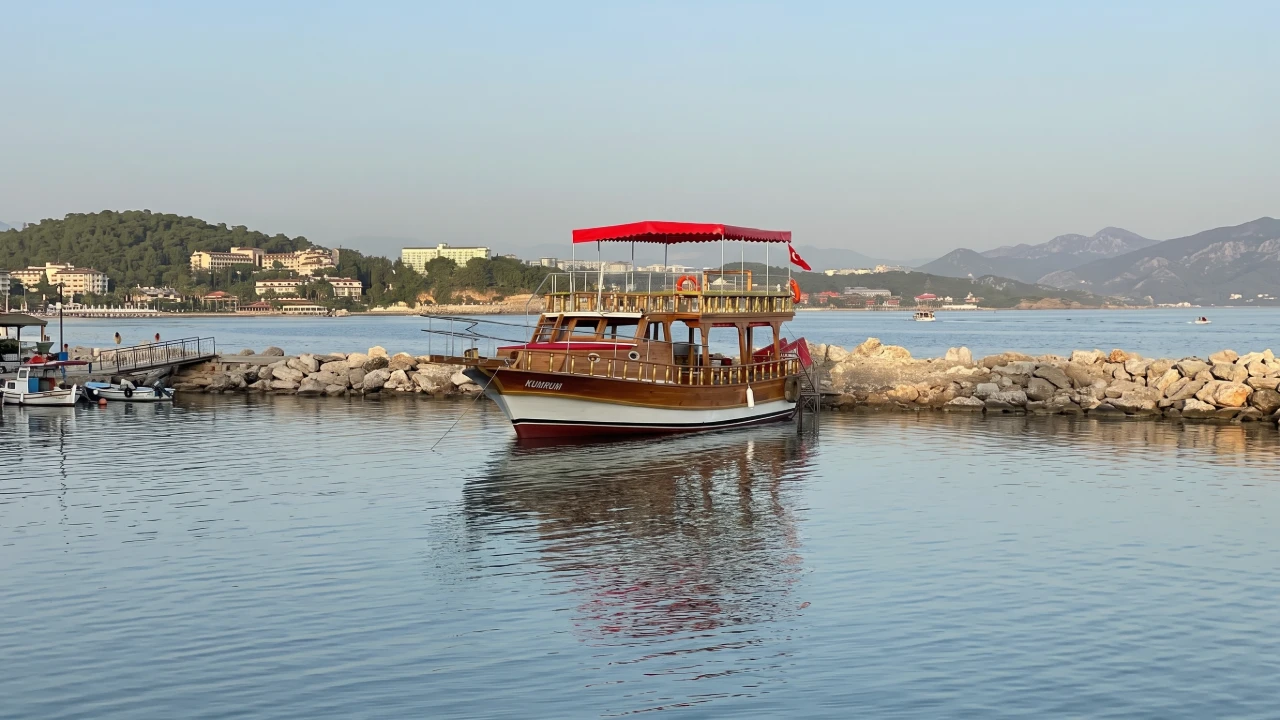 Alanya: Privater Bootscharter – Mittagessen inklusive (bis zu 25 Personen)