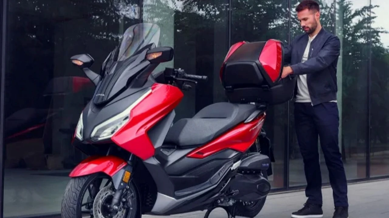 Antalya: Motorcycle Rental – Honda Forza 250 cc