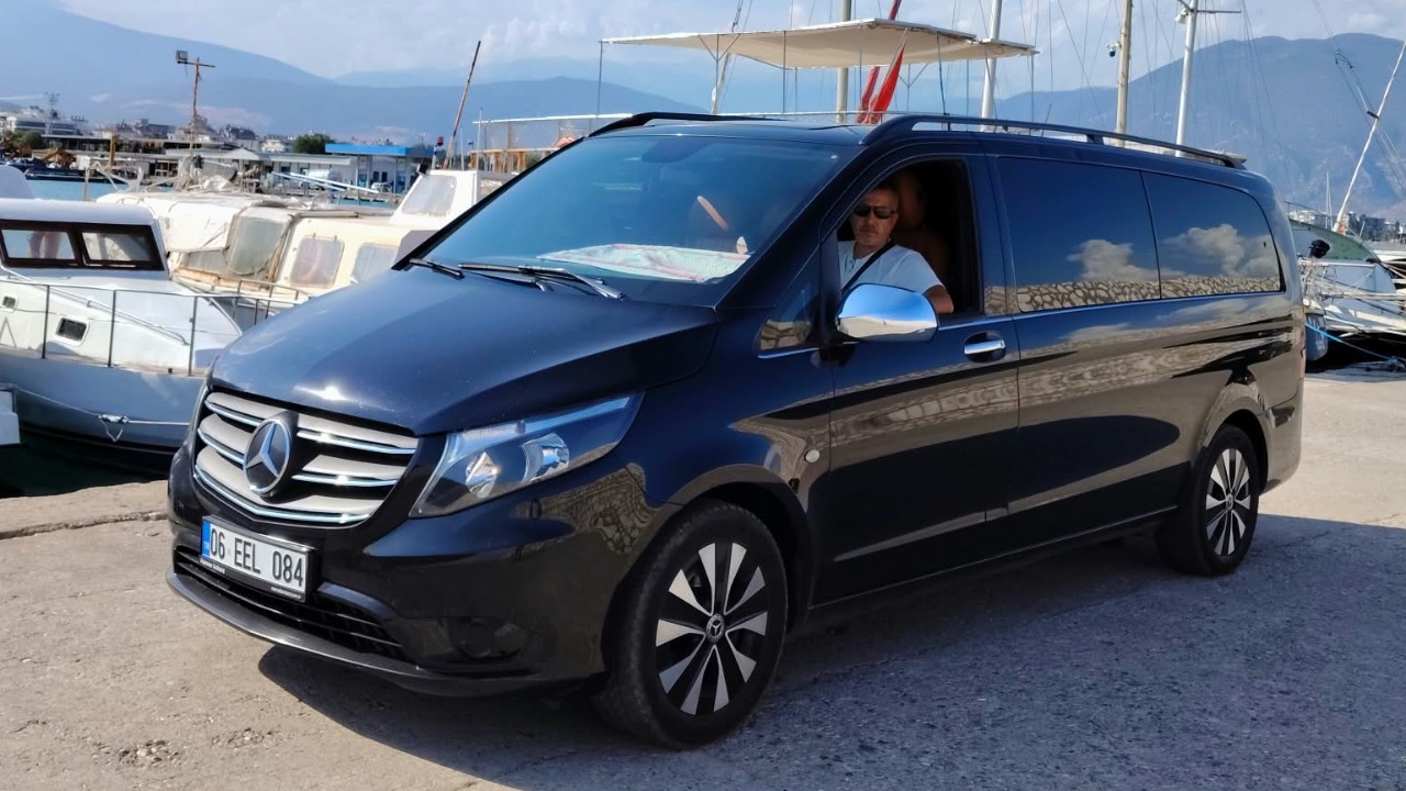 Privattransfer vom Flughafen Antalya (AYT) nach Antalya - Çıralı (bis zu 6 Personen)