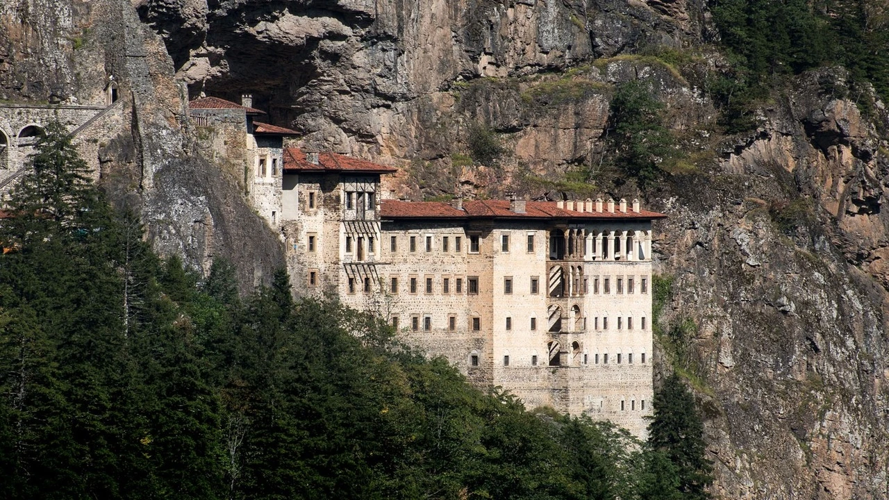 Trabzon: Sumela Monastery and Altindere Valley Private VIP Tour